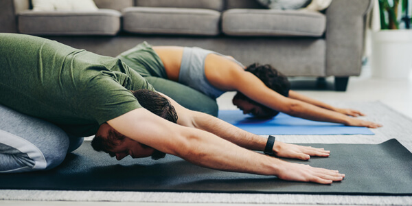 couple-doing-yoga-600x300