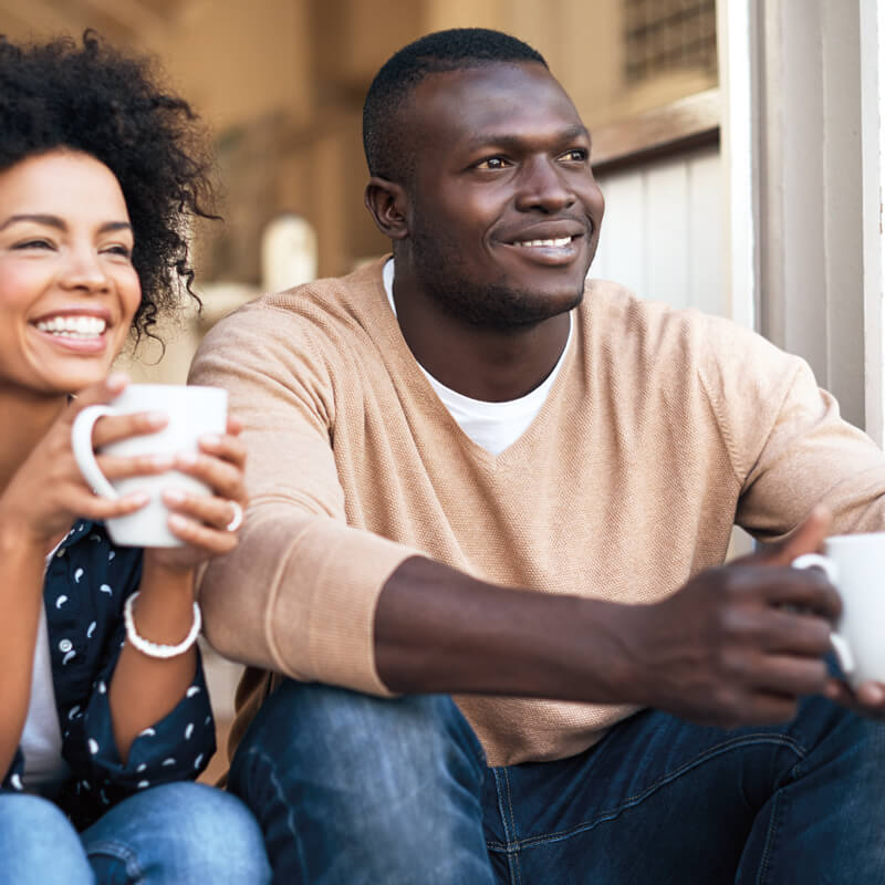 couple-drinking-coffee-800x800