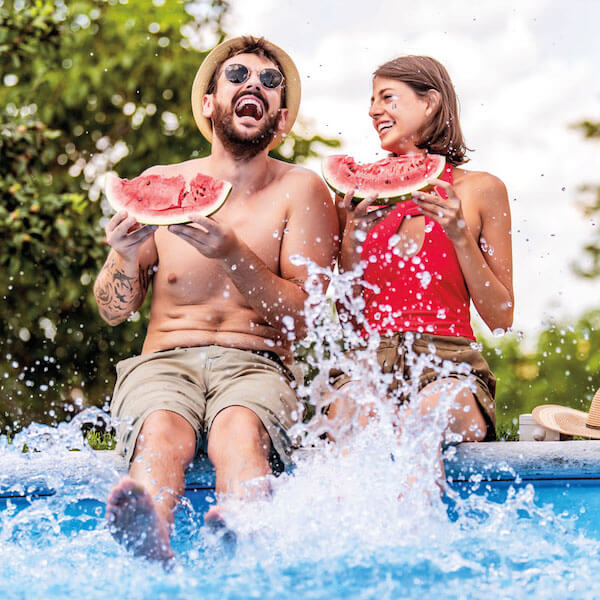 couple-eating-watermelon-800x800