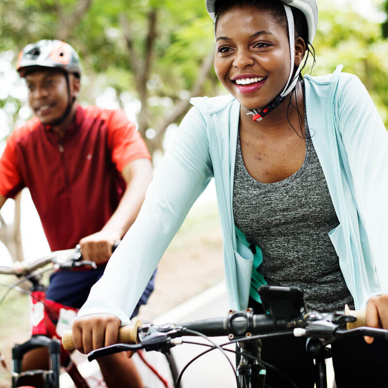 couple-riding-bikes-800x800