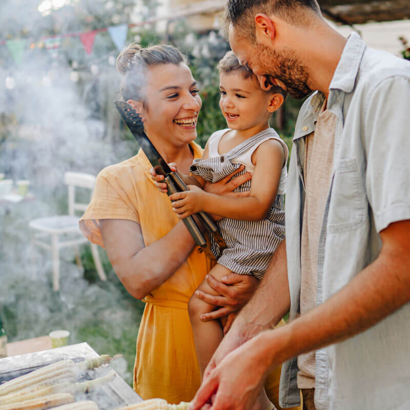 family-grilling-800x800