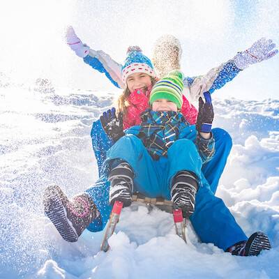 family-sledding-800x800