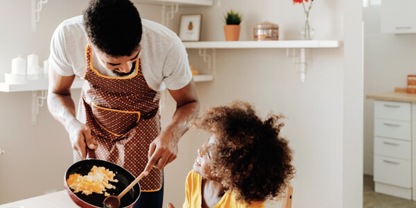 father-and-son-cooking-600x300