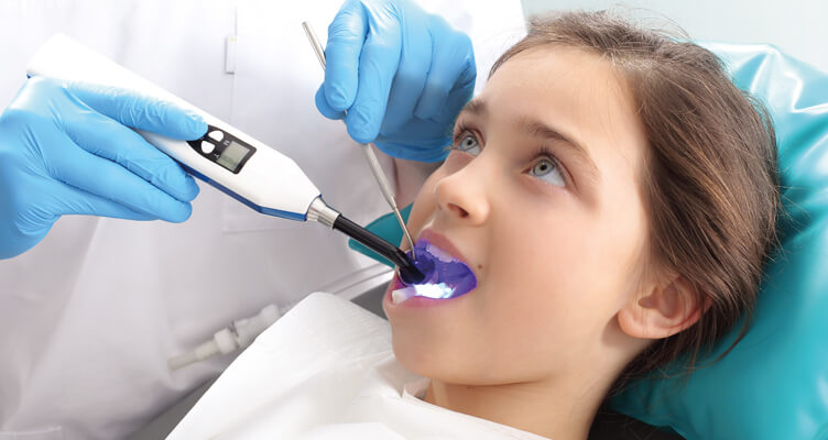 girl-at-dentist-752x400