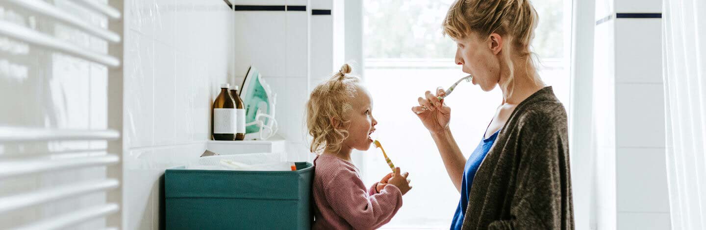 mother-and-daughter-brush-teeth-together