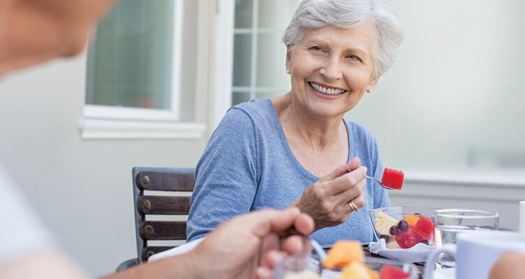 older-woman-eating-752x400