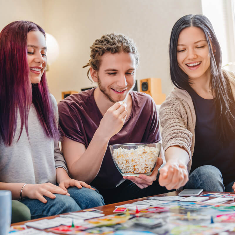 three-friends-playing-board-games-800x800