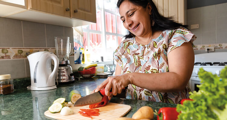 woman-chopping-752x400