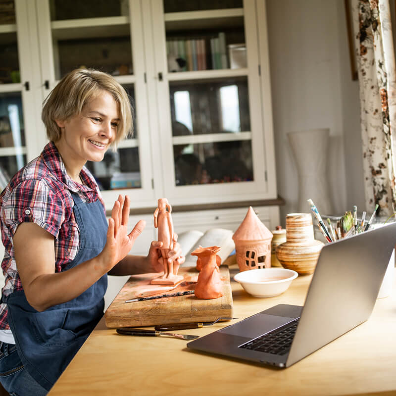 woman-doing-pottery-800x800