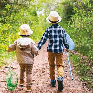 young-boys-holding-hands-800x800